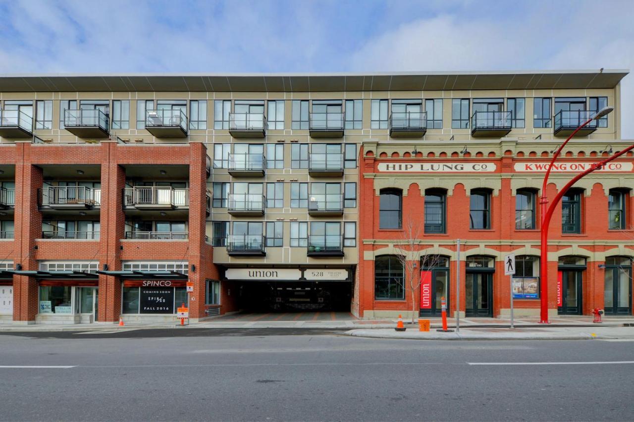 Gorgeous Old Town Condo With Patio And Parking! Victoria Kültér fotó
