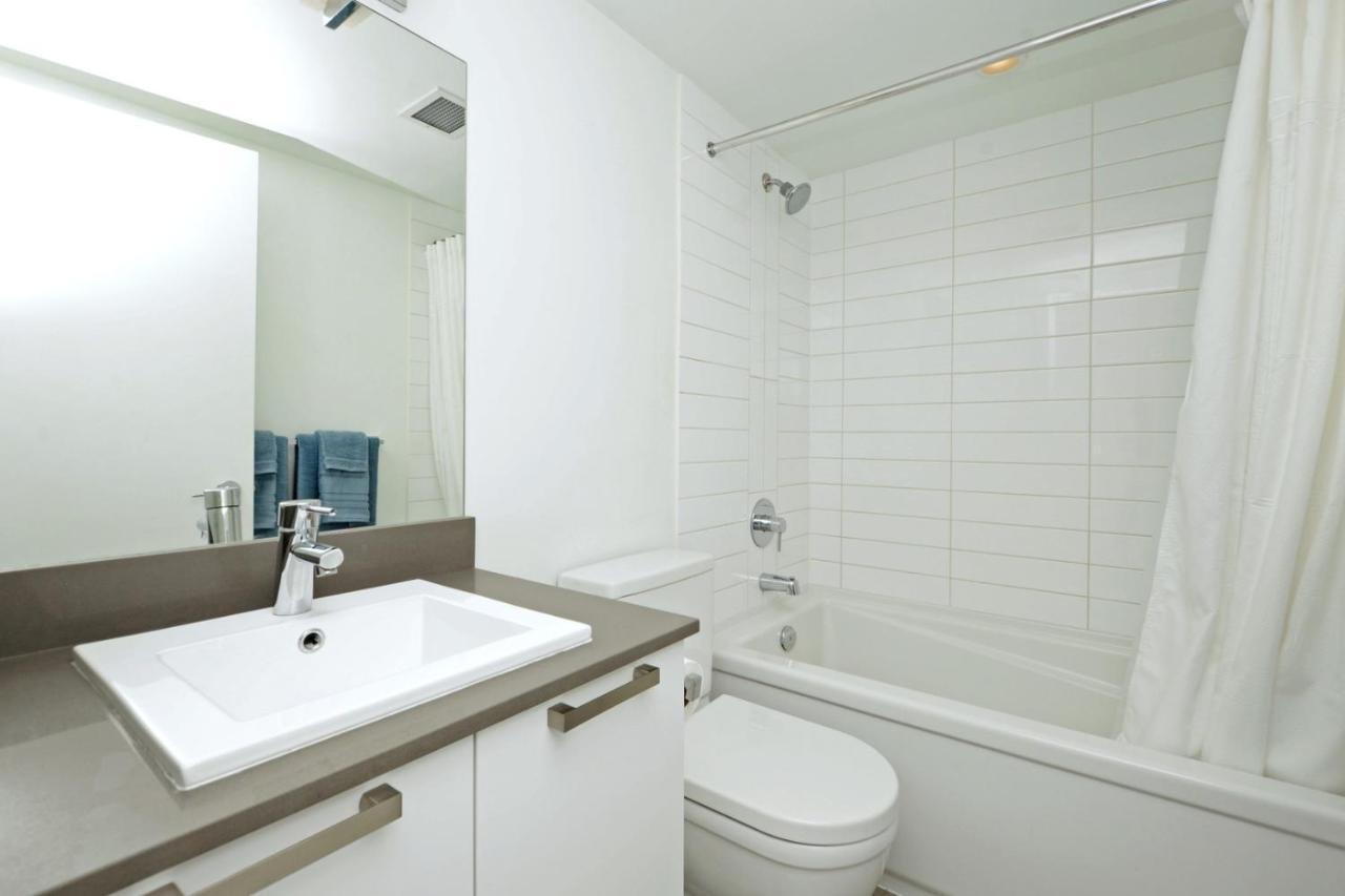 Gorgeous Old Town Condo With Patio And Parking! Victoria Kültér fotó