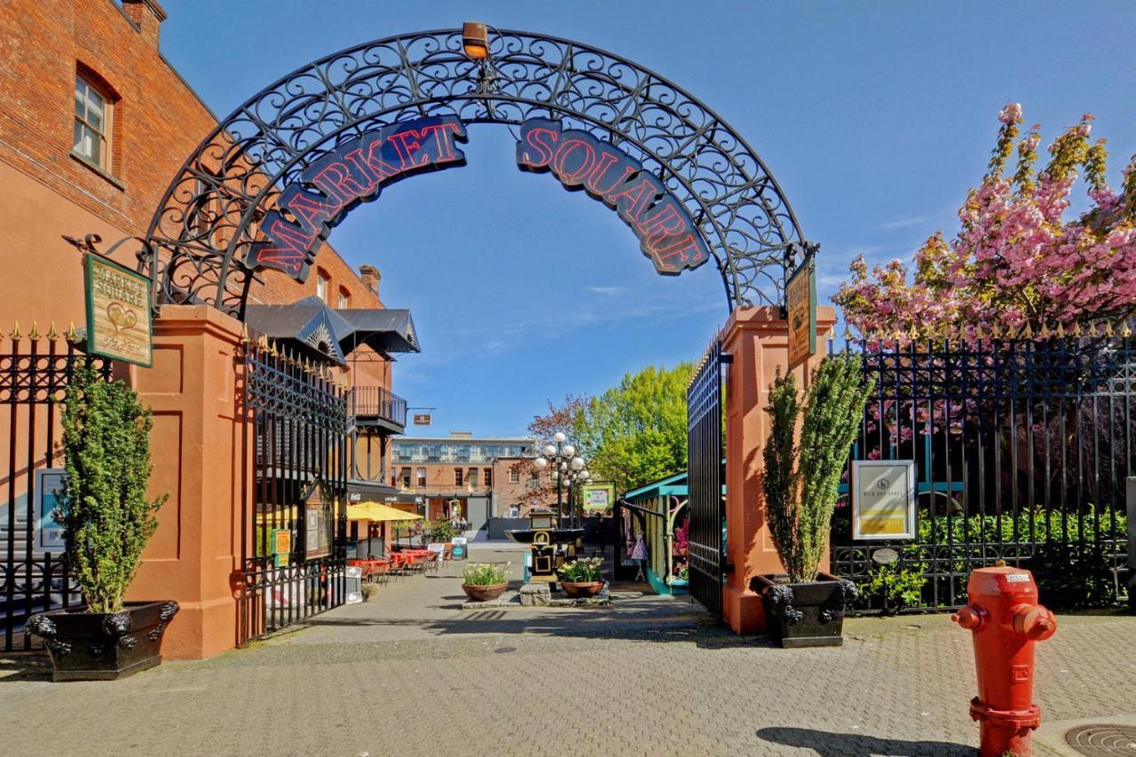 Gorgeous Old Town Condo With Patio And Parking! Victoria Kültér fotó