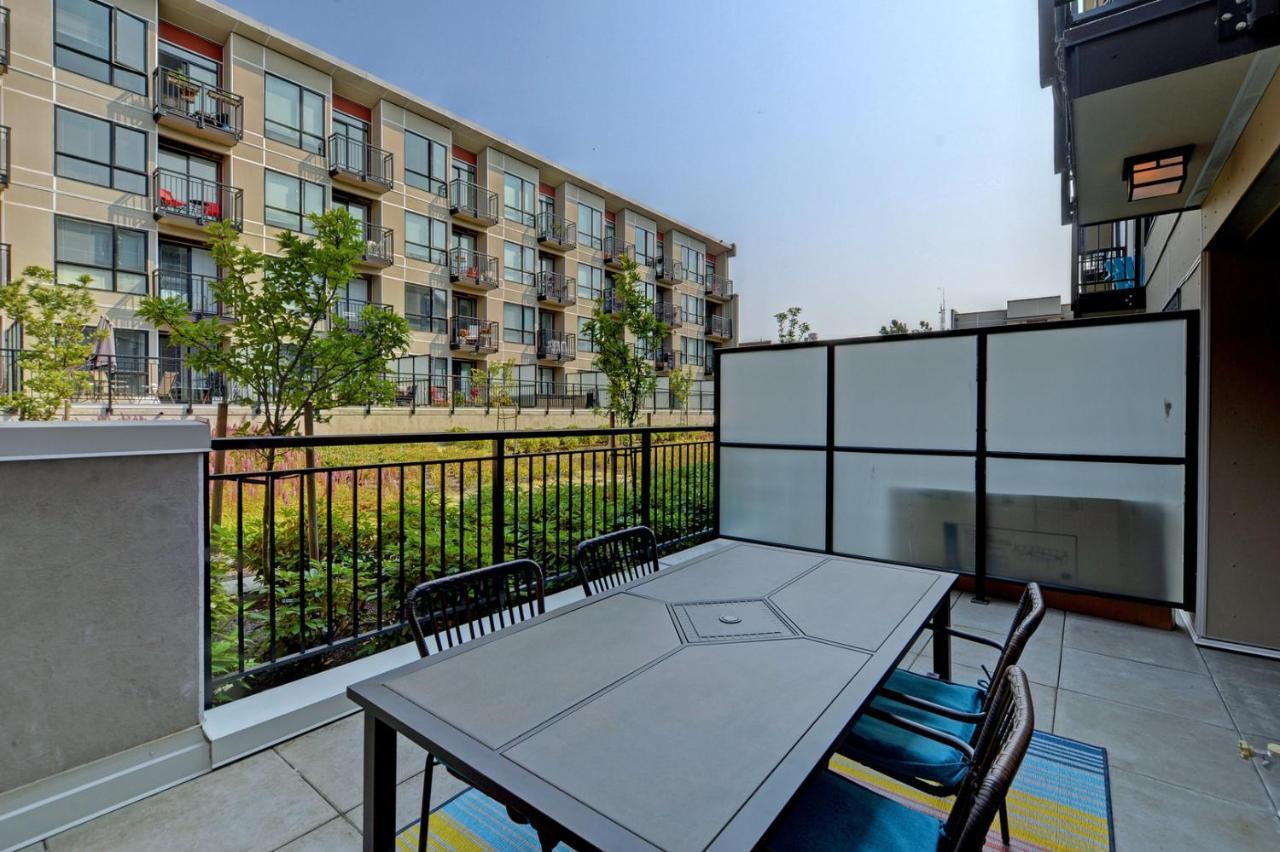Gorgeous Old Town Condo With Patio And Parking! Victoria Kültér fotó