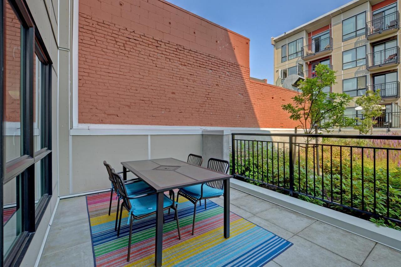 Gorgeous Old Town Condo With Patio And Parking! Victoria Kültér fotó