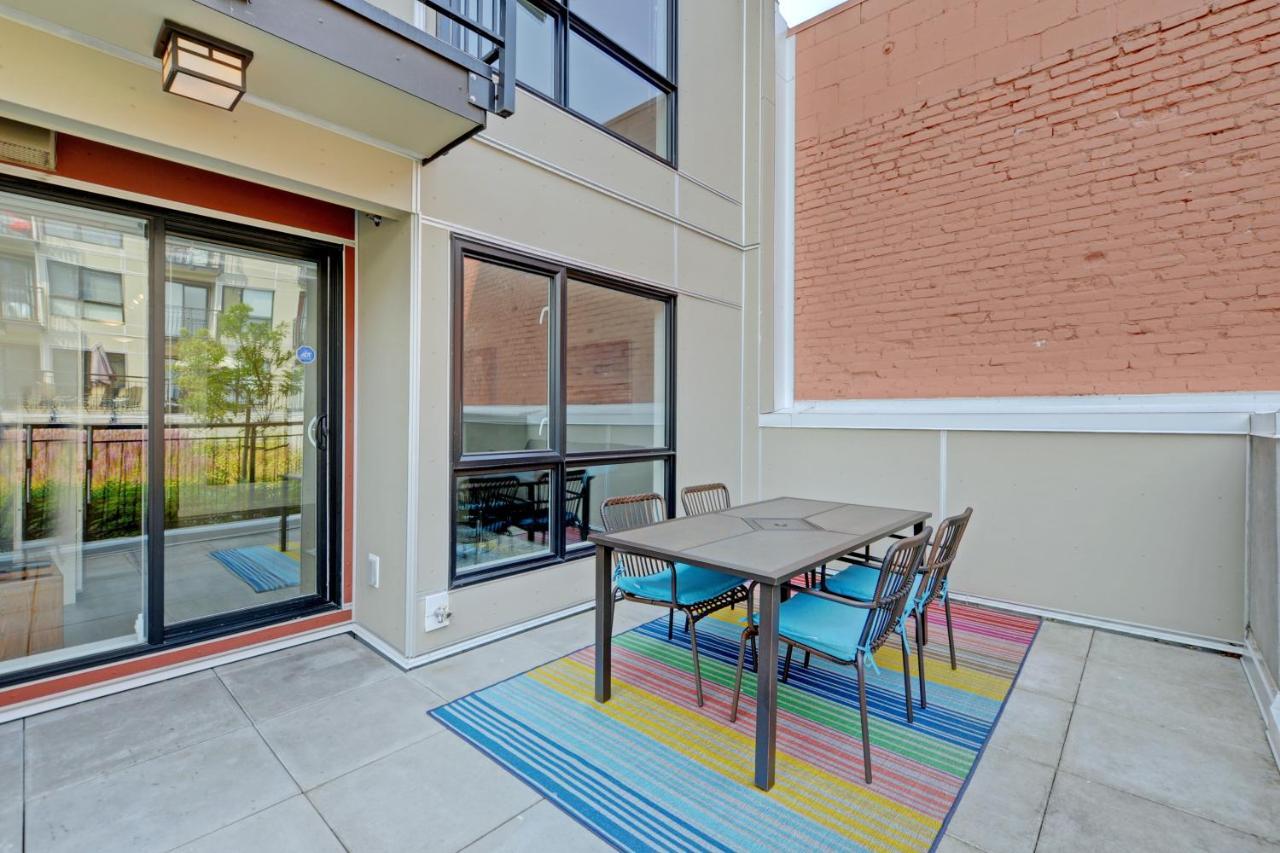 Gorgeous Old Town Condo With Patio And Parking! Victoria Kültér fotó